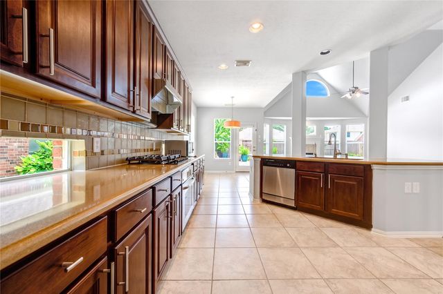 7931 Black Horse Cove, Missouri City, TX 77459
