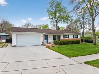 385 Hollywood Drive, Saline City, MI 48176