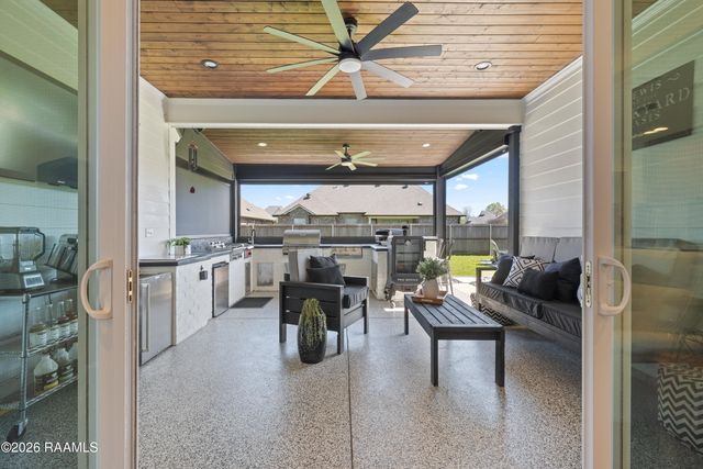 102 Fresh Fields Lane, Lafayette, LA 70503