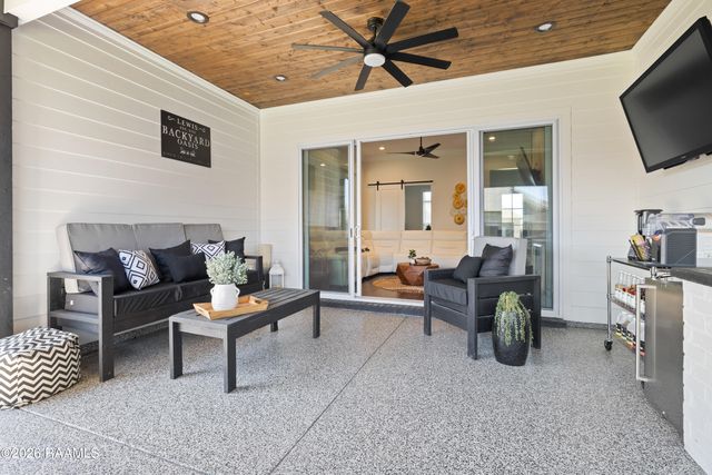 102 Fresh Fields Lane, Lafayette, LA 70503