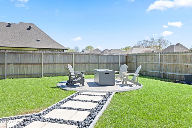 102 Fresh Fields Lane, Lafayette, LA 70503