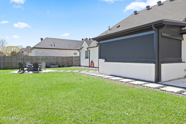 102 Fresh Fields Lane, Lafayette, LA 70503