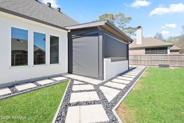 102 Fresh Fields Lane, Lafayette, LA 70503