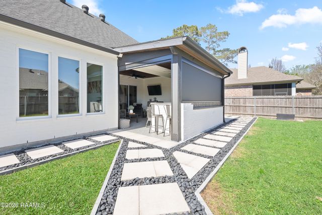 102 Fresh Fields Lane, Lafayette, LA 70503