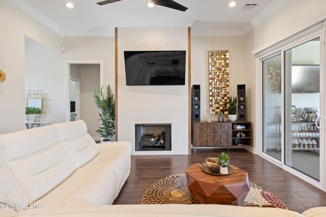 102 Fresh Fields Lane, Lafayette, LA 70503