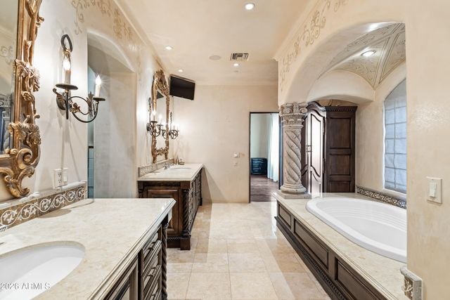 3900 E BETHANY HOME Road, Paradise Valley, AZ 85253