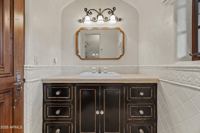 3900 E BETHANY HOME Road, Paradise Valley, AZ 85253