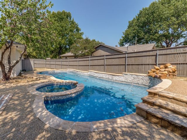 9008 Flicker Lane, Dallas, TX 75238