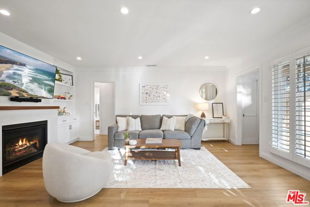 11595 Morrison Street, Valley Village, CA 91601