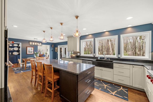 15 Wright Acres Road, Bedford, NH 03110