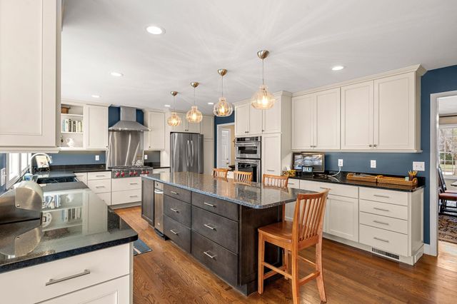 15 Wright Acres Road, Bedford, NH 03110