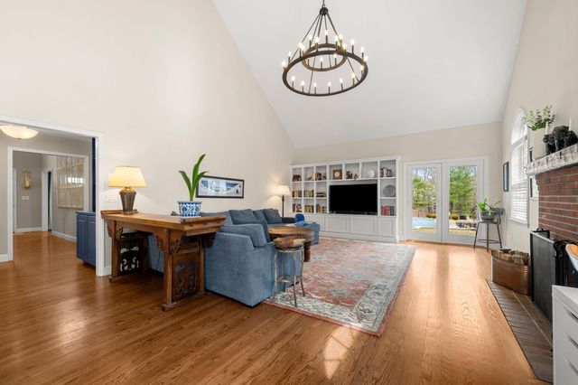 15 Wright Acres Road, Bedford, NH 03110