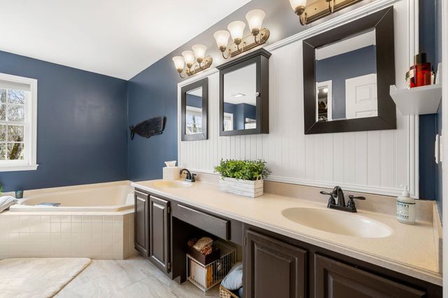 15 Wright Acres Road, Bedford, NH 03110