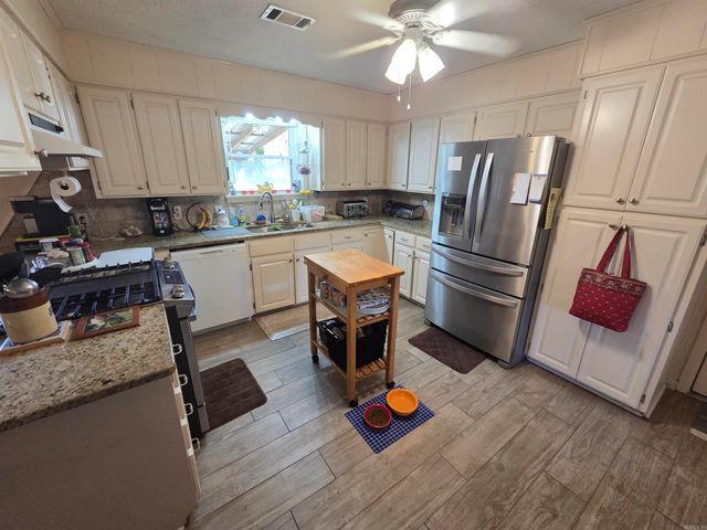 10 Leaning Pines Rd, Cabot, AR 72023