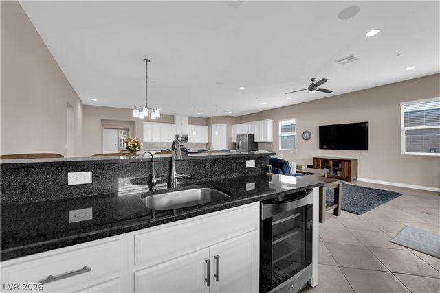 512 Heritage Bridge Avenue, Henderson, NV 89011