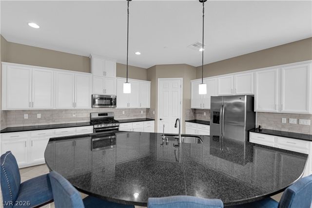 512 Heritage Bridge Avenue, Henderson, NV 89011