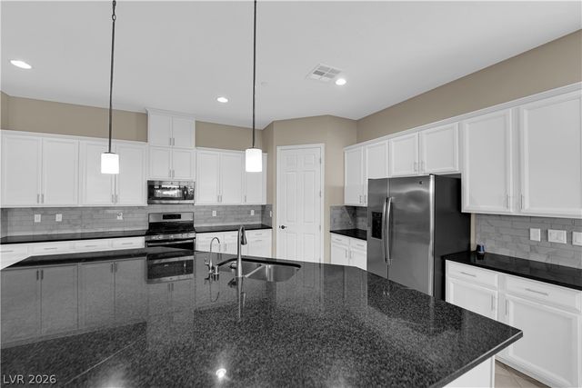 512 Heritage Bridge Avenue, Henderson, NV 89011