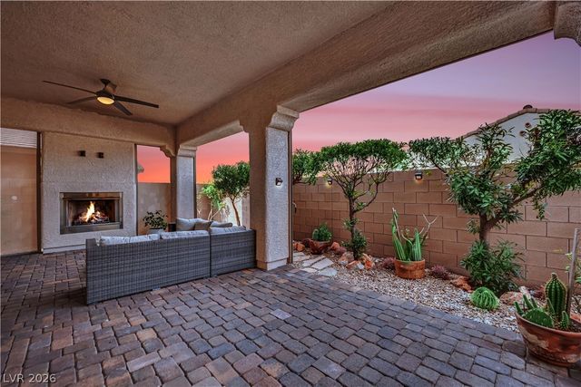 512 Heritage Bridge Avenue, Henderson, NV 89011