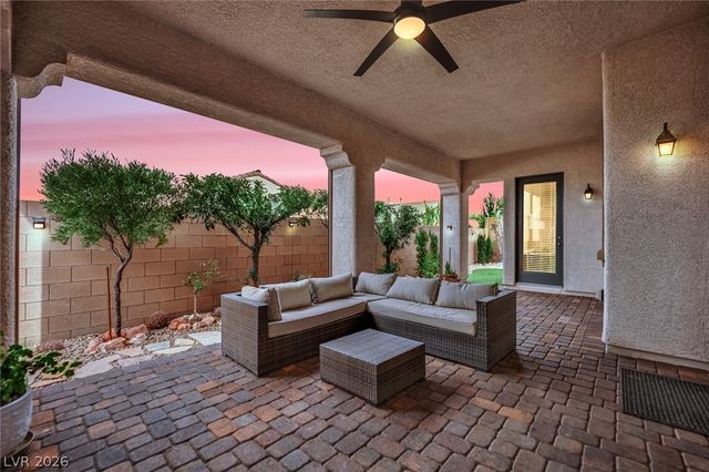 512 Heritage Bridge Avenue, Henderson, NV 89011