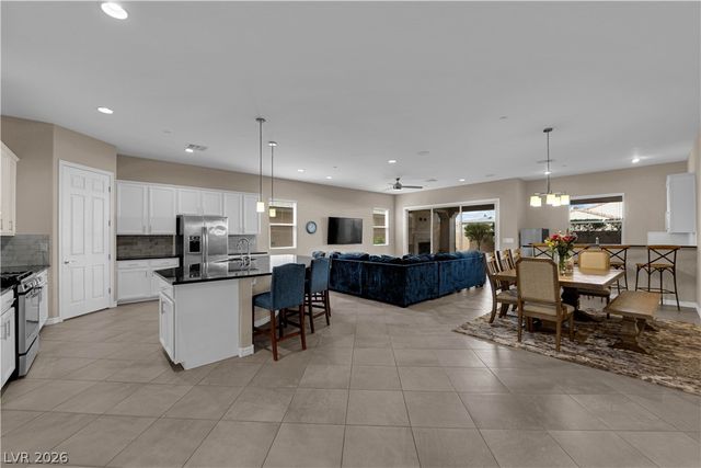 512 Heritage Bridge Avenue, Henderson, NV 89011