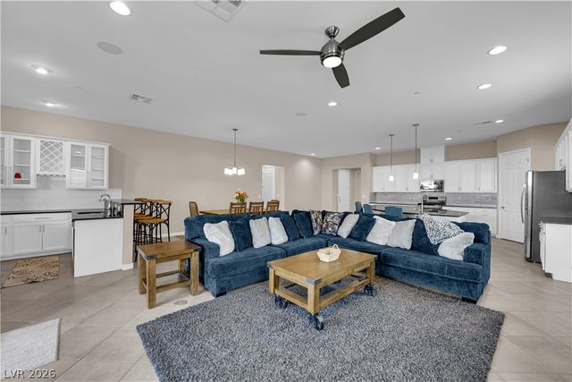 512 Heritage Bridge Avenue, Henderson, NV 89011