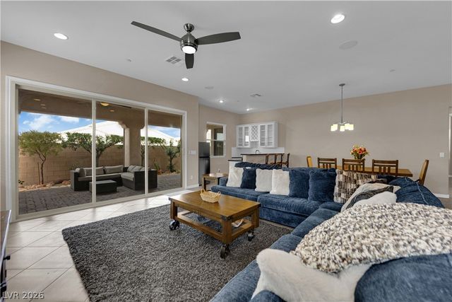 512 Heritage Bridge Avenue, Henderson, NV 89011