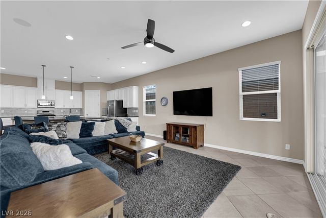 512 Heritage Bridge Avenue, Henderson, NV 89011