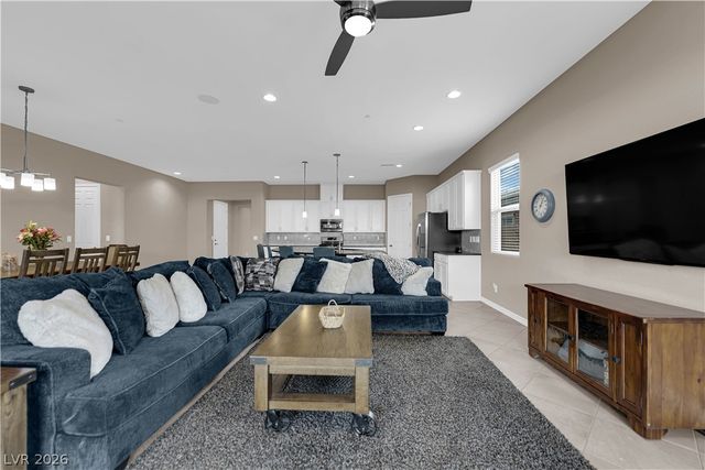 512 Heritage Bridge Avenue, Henderson, NV 89011