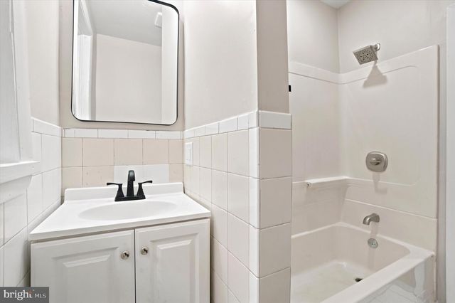 43 WAYNE AVE, Trenton, NJ 08618
