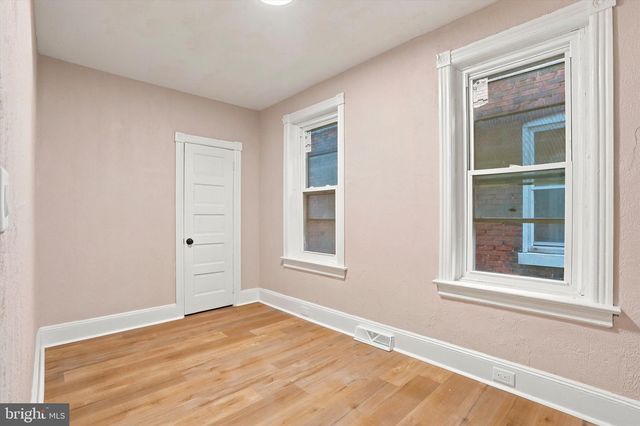 43 WAYNE AVE, Trenton, NJ 08618