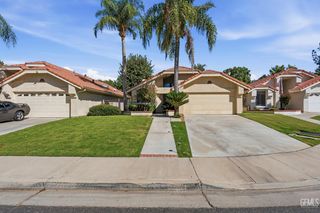 8012 Chaucer Street, Bakersfield, CA 93311