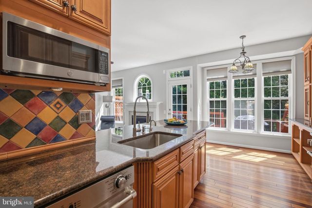6202 MANCHESTER PARK CIR, Alexandria, VA 22310