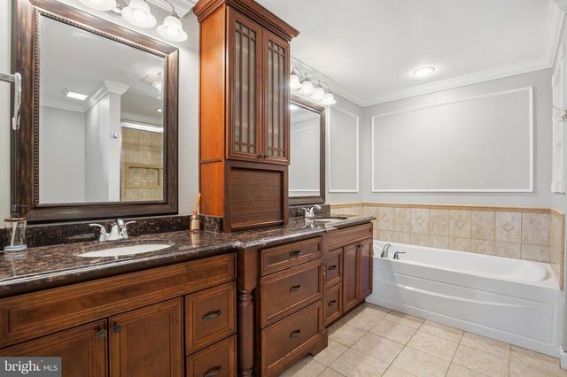 6202 MANCHESTER PARK CIR, Alexandria, VA 22310