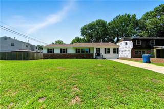 725 Burgesses LN, Virginia Beach, VA 23452