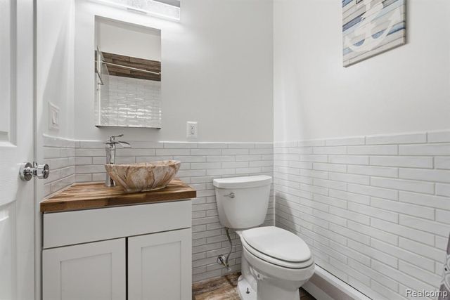 7886 Inglewood Drive, Algonac, MI 48001