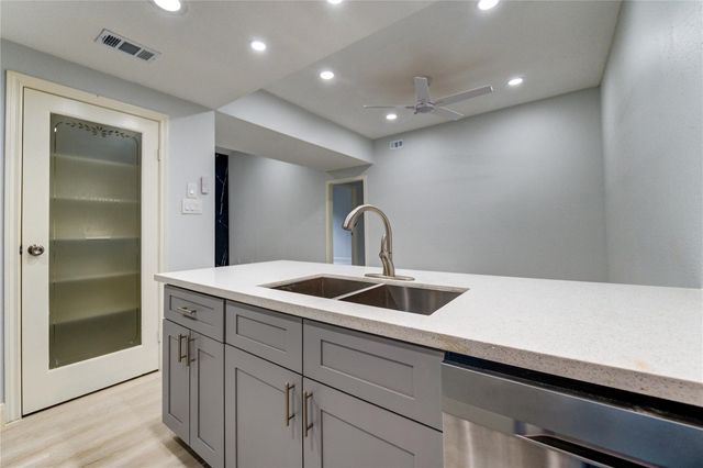 11711 Memorial Drive 534, Houston, TX 77024