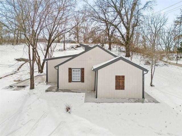 8741 Barber Avenue, Kansas City, KS 66111