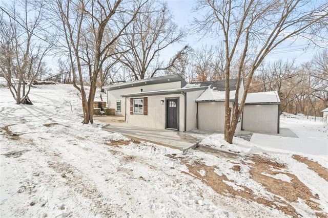 8741 Barber Avenue, Kansas City, KS 66111