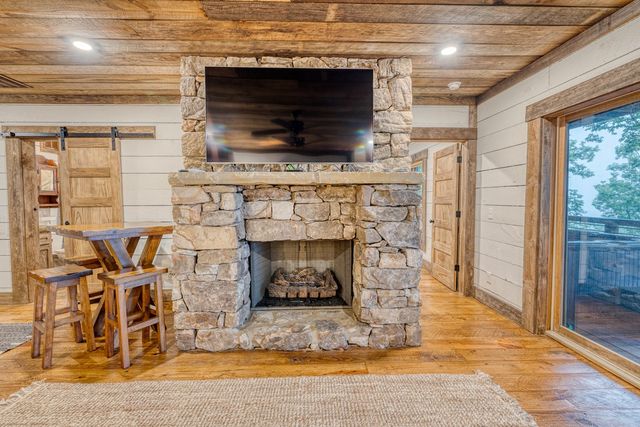 280 Pointe Of View, Blue Ridge, GA 30513