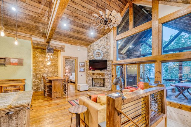 280 Pointe Of View, Blue Ridge, GA 30513