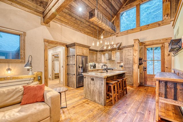 280 Pointe Of View, Blue Ridge, GA 30513