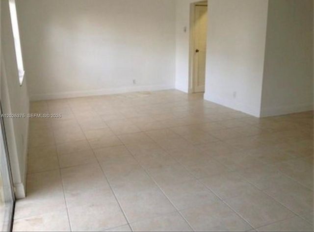 18101 NW 68th Ave D202, Hialeah, FL 33015