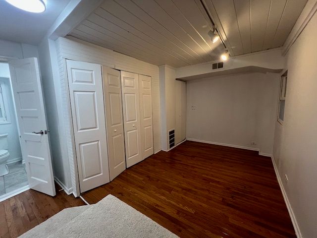 14935 W Old School Road 2, Libertyville, IL 60048