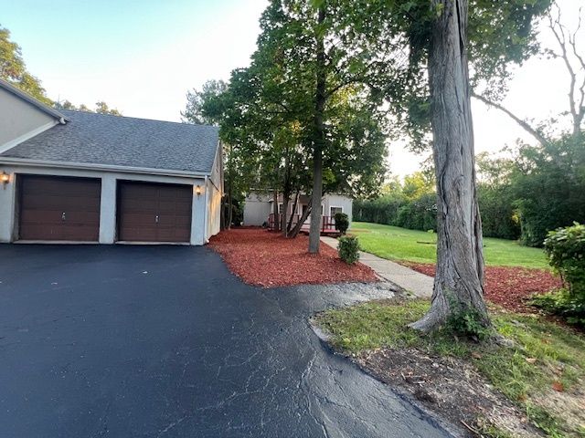 14935 W Old School Road 2, Libertyville, IL 60048