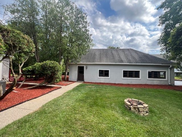 14935 W Old School Road 2, Libertyville, IL 60048