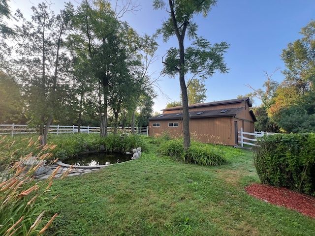 14935 W Old School Road 2, Libertyville, IL 60048