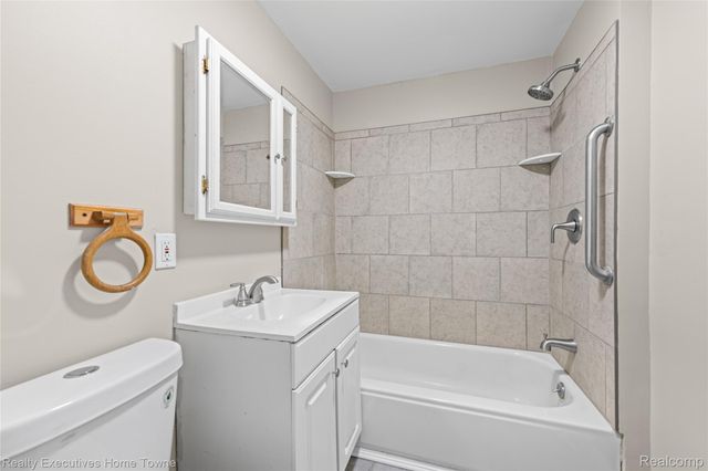 16258 Evergreen Avenue, Eastpointe, MI 48021