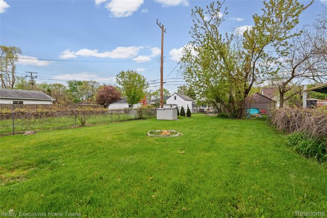 16258 Evergreen Avenue, Eastpointe, MI 48021