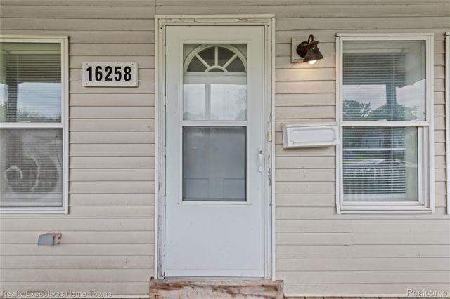 16258 Evergreen Avenue, Eastpointe, MI 48021