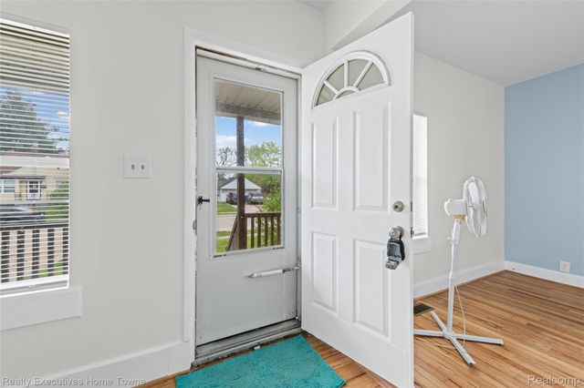 16258 Evergreen Avenue, Eastpointe, MI 48021